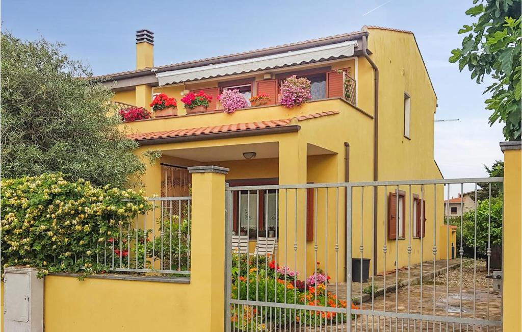 Riola Sardo Apartment | Amazing Apartment In Riola Sardo