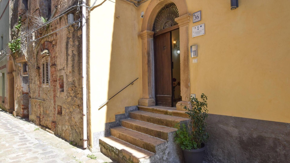 Tusa Apartment | Amazing apartment in Tusa with WiFi