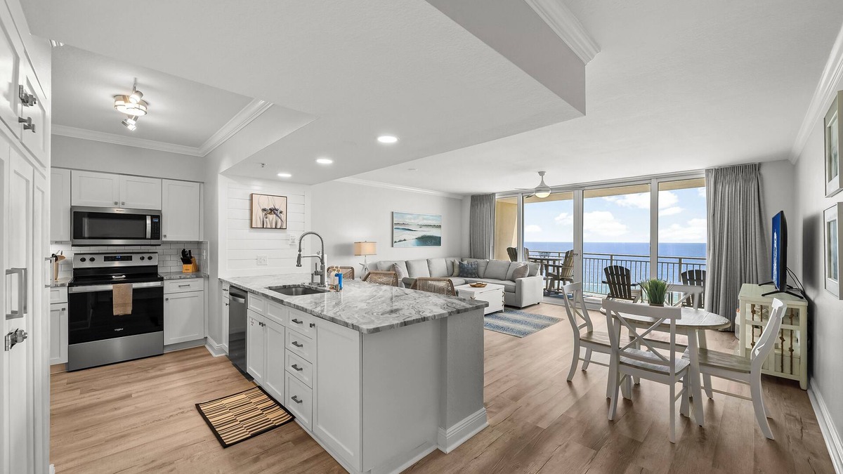 Open Sands Condo | Amazing Balcony View-Beachfront-Steps to Beach-King Bed-3 Pools-Starbucks