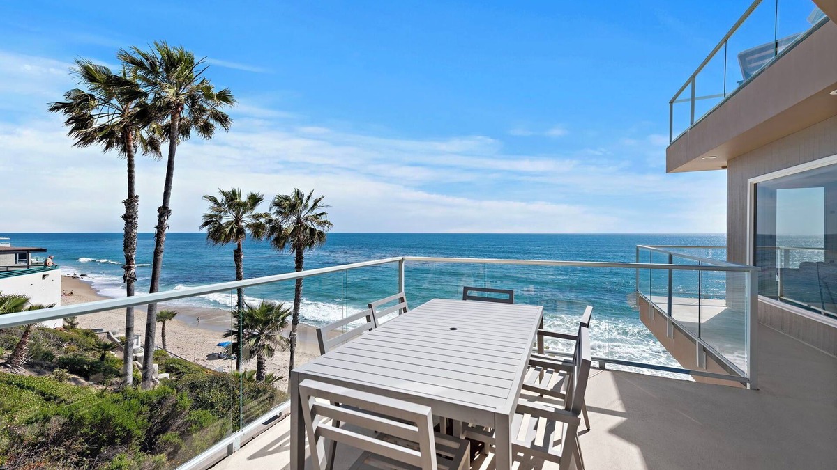 Laguna Beach House | Amazing Beach Front Spacious 5-bedroom house in beautiful Laguna Beach
