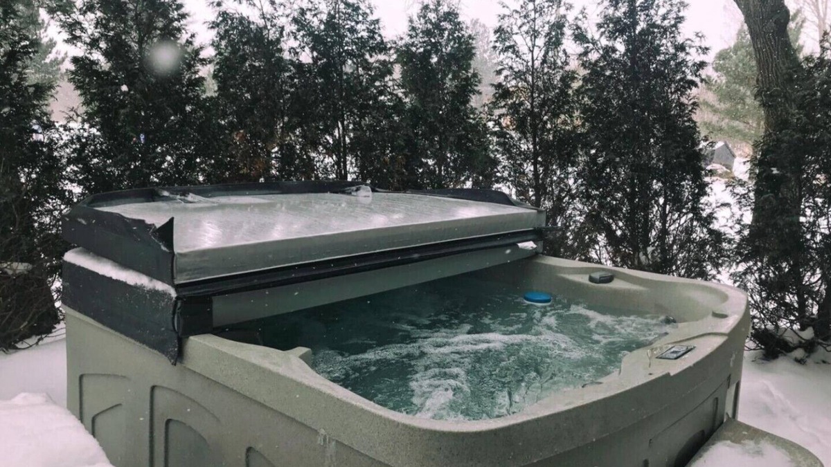 The Blue Mountains House | Amazing Blue Mountain Chalet with Hot Tub,9 Bedrooms, Sleeps 20,Pet Friendly.