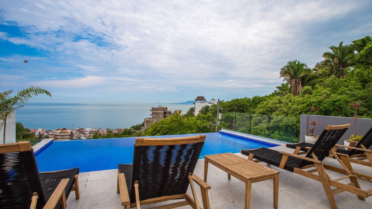 Downtown Puerto Vallarta Condo | Amazing Casa de Caras 3