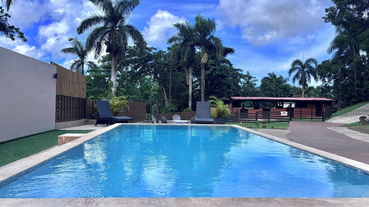 Mameyes I House | Amazing close to the beach, el yunque, 30 minutes to San Juan airport/fun