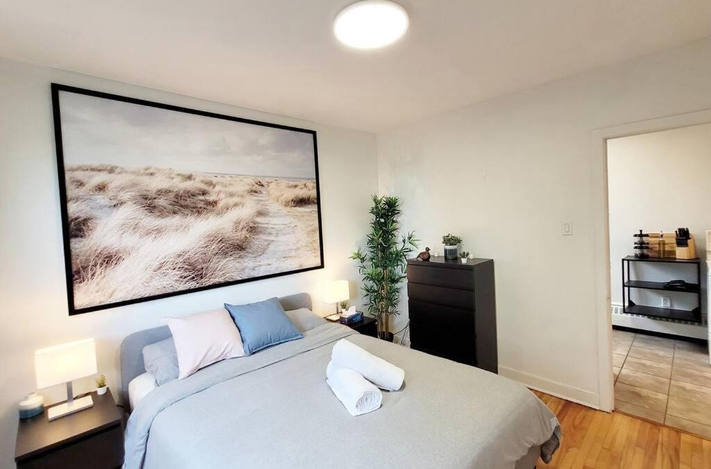 Tetreaultville Apartment | Amazing Condo Next to Metro