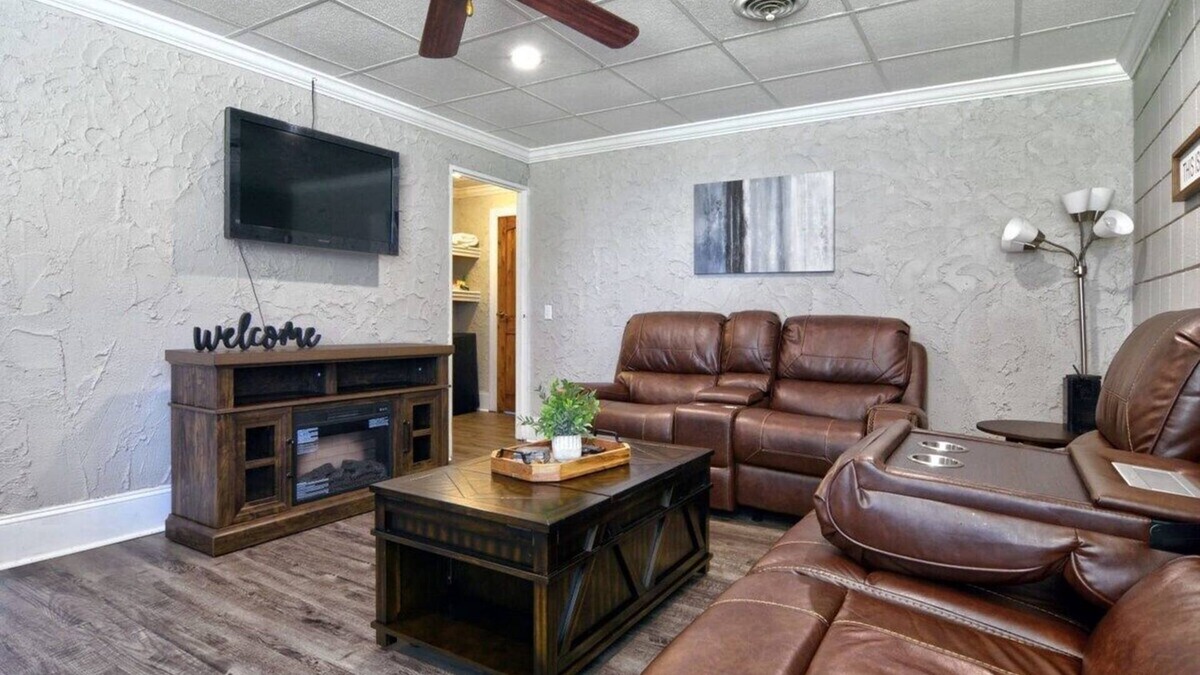 Statesboro House | Amazing Cottage -Located on Blue Mile-Close to GSU