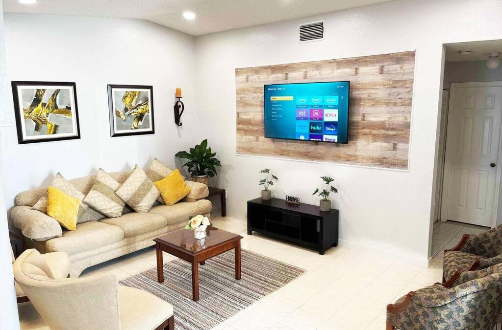Ludlam House | Amazing & cozy Duplex near Zoo Miami !