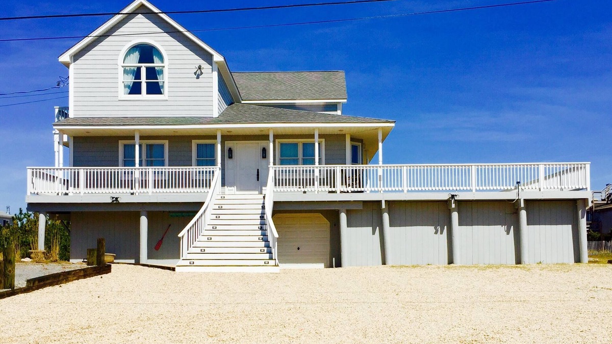 West Hampton Dunes House | AMAZING DUNE RD WESTHAMPTON BEACH HOME STEPS TO THE BEACH GREAT RATINGS !