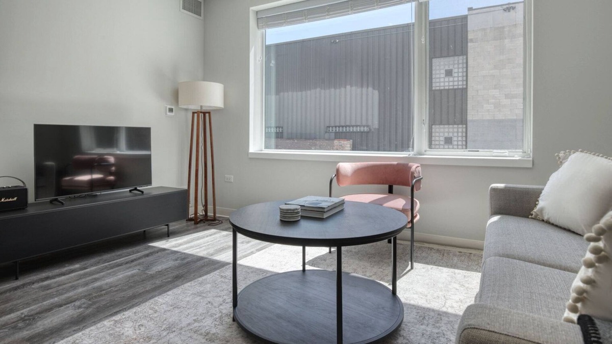 Edgewater Apartment | Amazing Edgewater 1BR w/ Gym & Lounge, nr Red Line, by Blueground