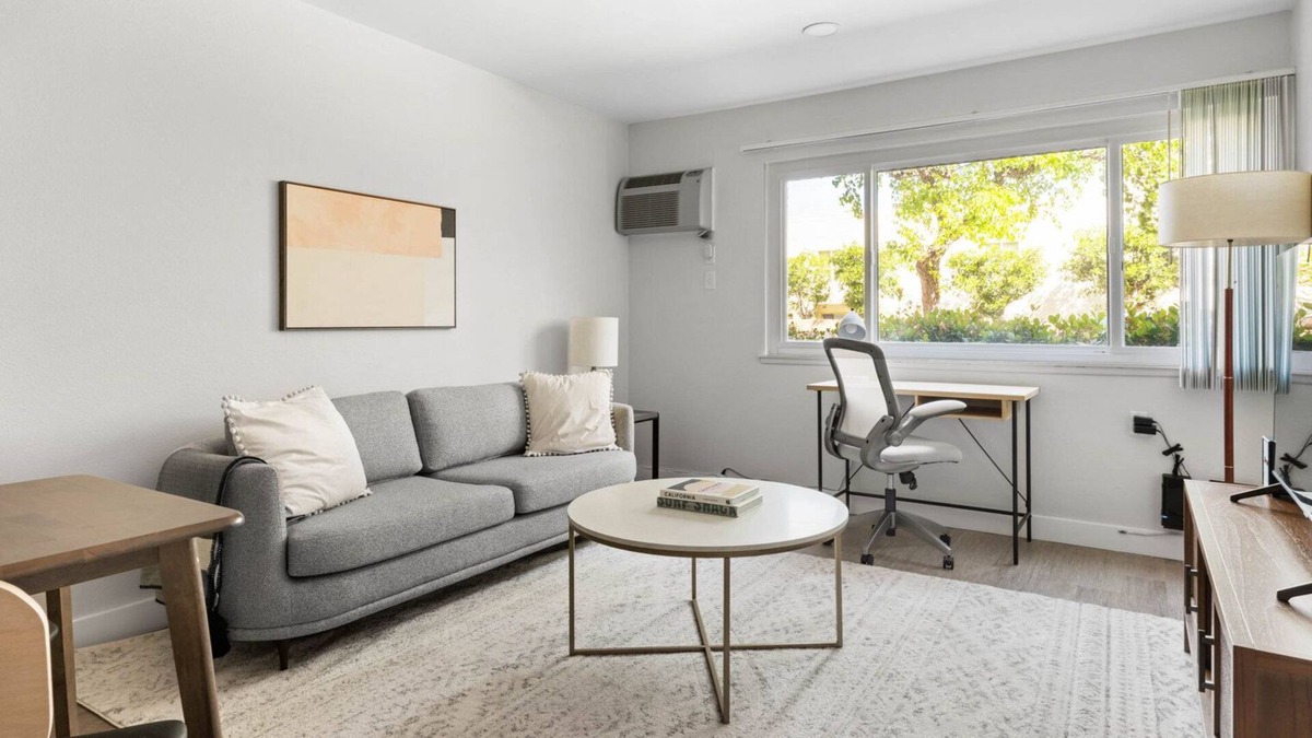 Tarzana Apartment | Amazing Encino 1BR near WF & TJ, 5 mins to Galleria, by Blueground