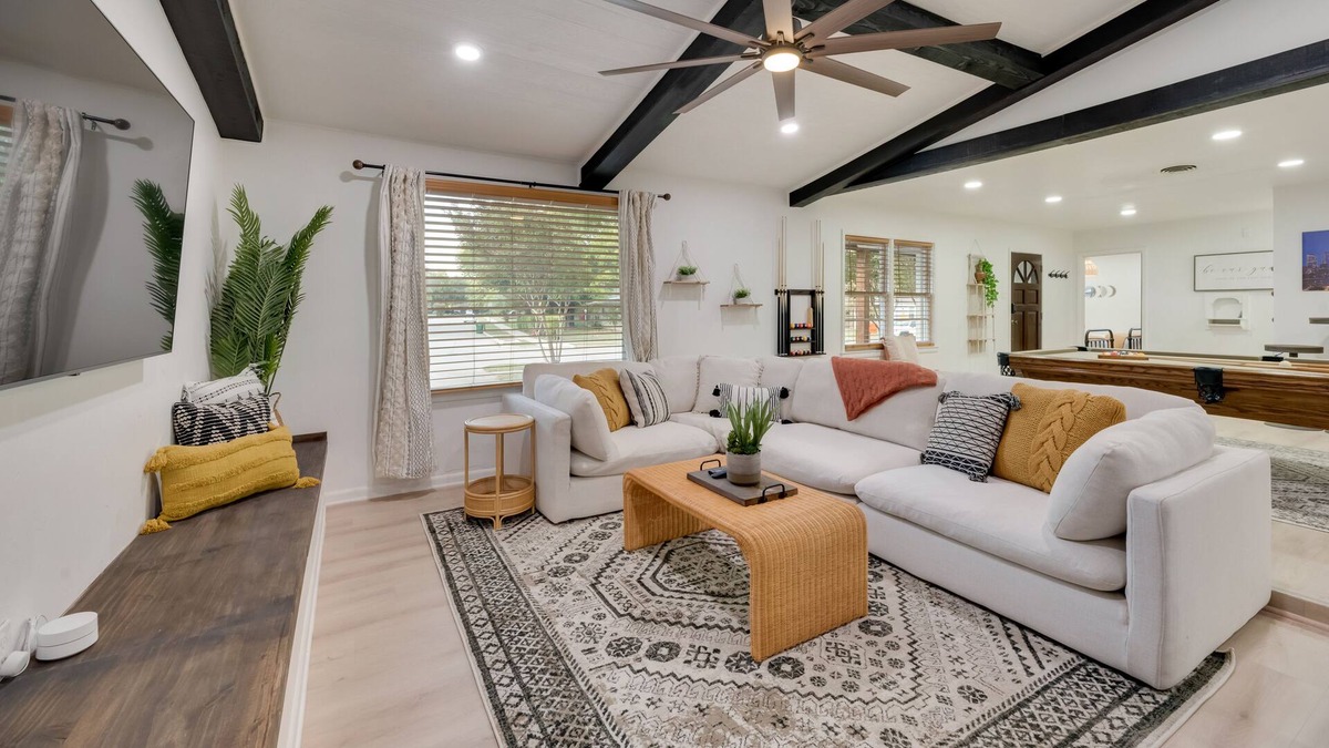 Westover Hills House | Amazing entertainers home w/hot tub close to lots of Fort Worth attractions!