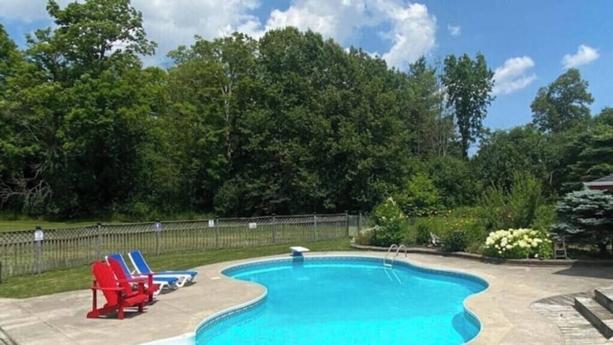 Otonabee-South Monaghan House | Amazing Estate Property in Peterborough for the ultimate vacation experience!