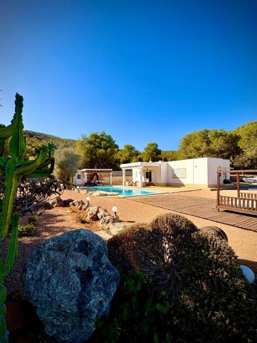 Sant Rafael de Sa Creu Villa | Amazing Finca With Pool & Forest - 4BR - Walk to UNVRS and AMNESIA