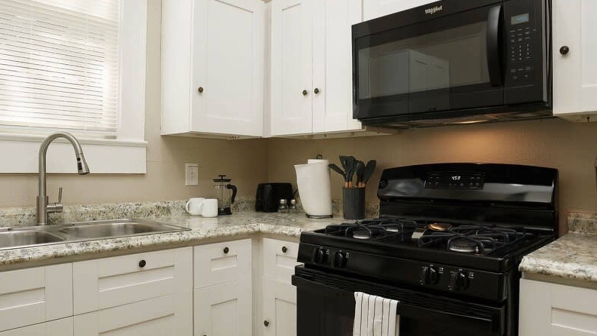 Eastside Promise Neighborhood House | Amazing Fully Fenced Home Only 1 7 mi to Downtown