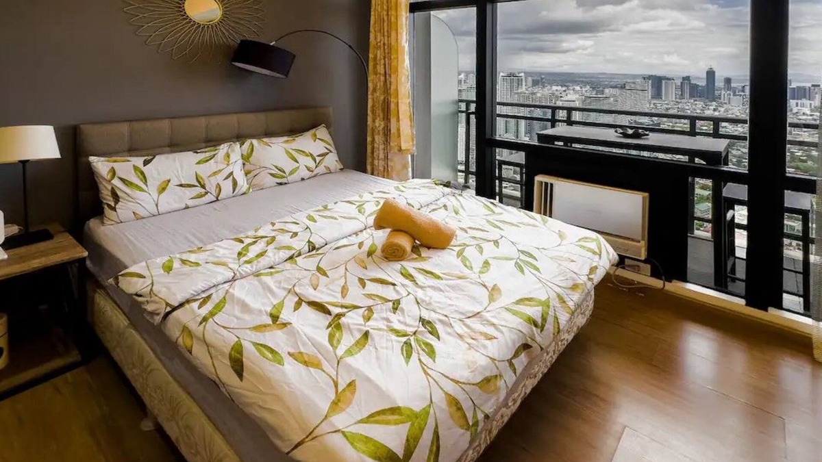 Downtown Apartment | Amazing Gramercy Makati Upper Floor Studio 5918