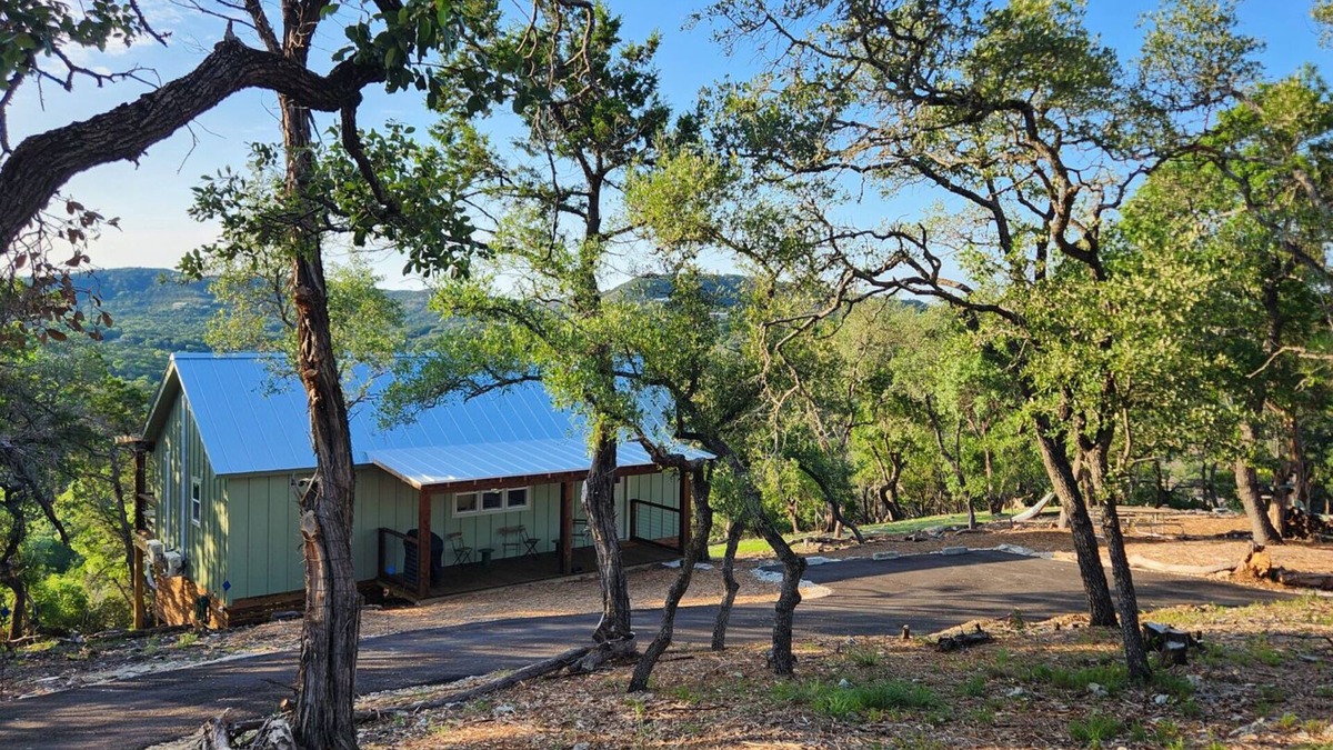 Canyon Lake Cabin | Amazing Hilltop Views - Near Tubing, Lake and Whitewater Amphitheater - Hot Tub