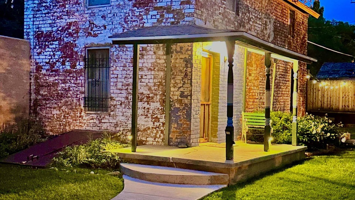 Raton Apartment | Amazing Historic 1800s Carriage House