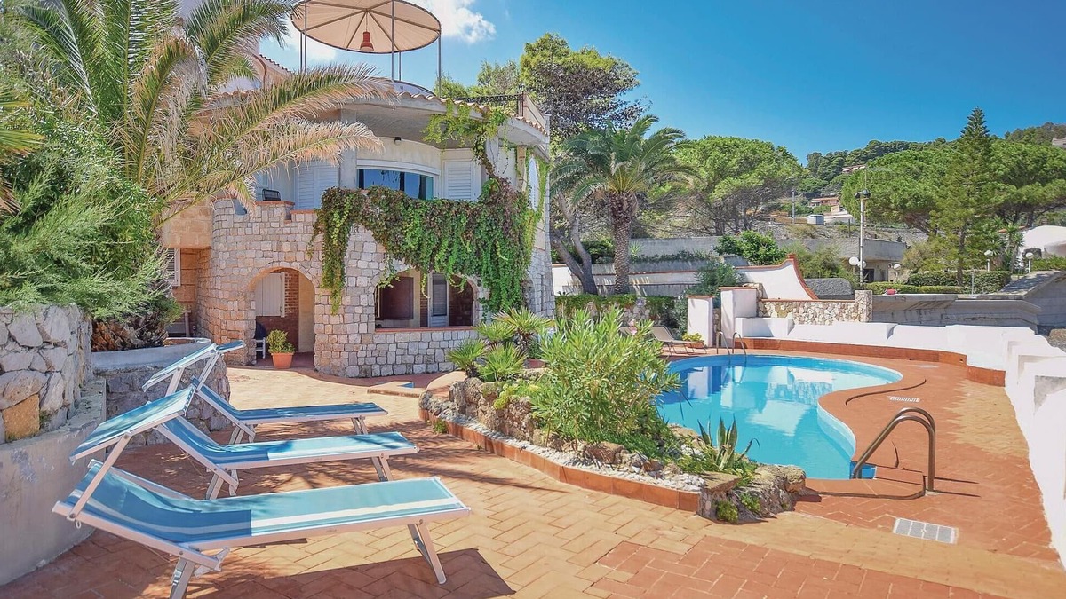 Altavilla Milicia House | Amazing home in Altavilla Milicia PA