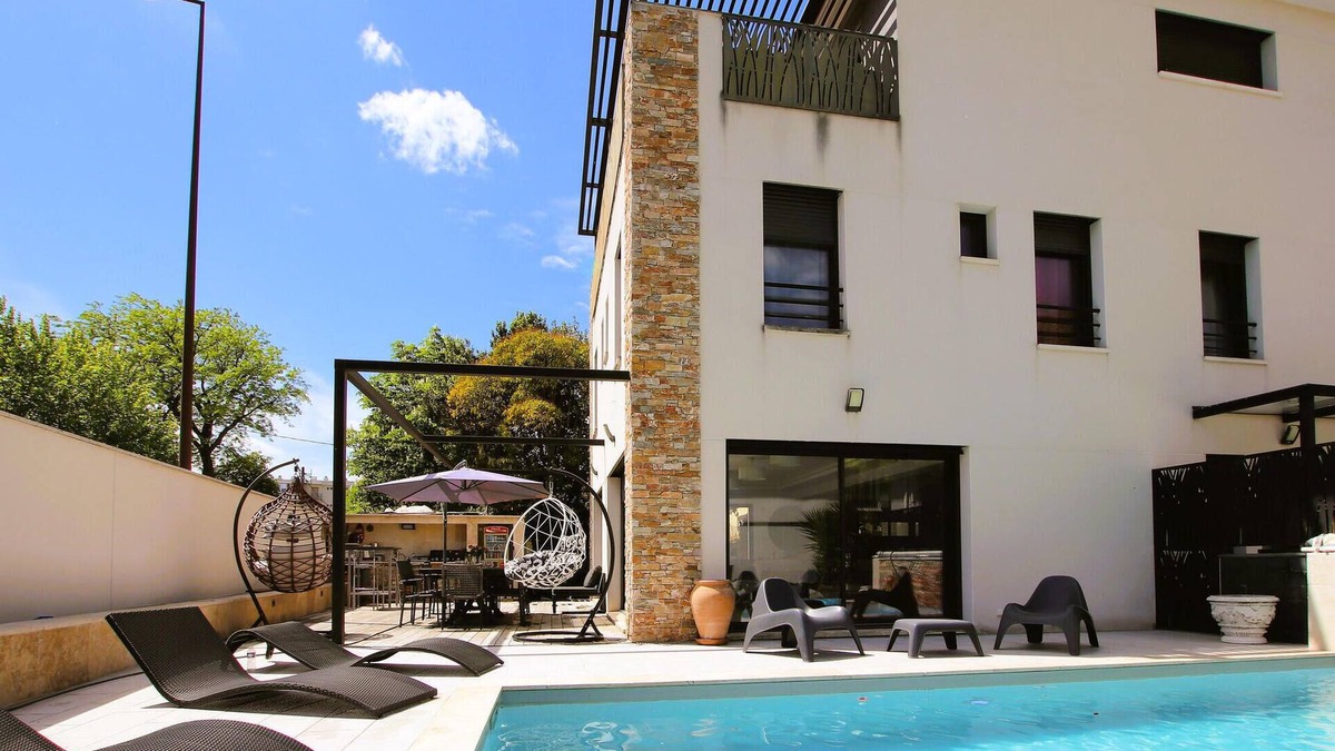Avignon House | Amazing home in Avignon with kitchen