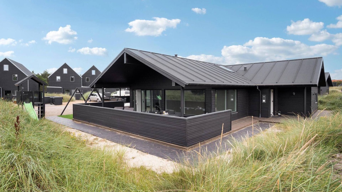 Blavand House | Amazing home in Blåvand with kitchen