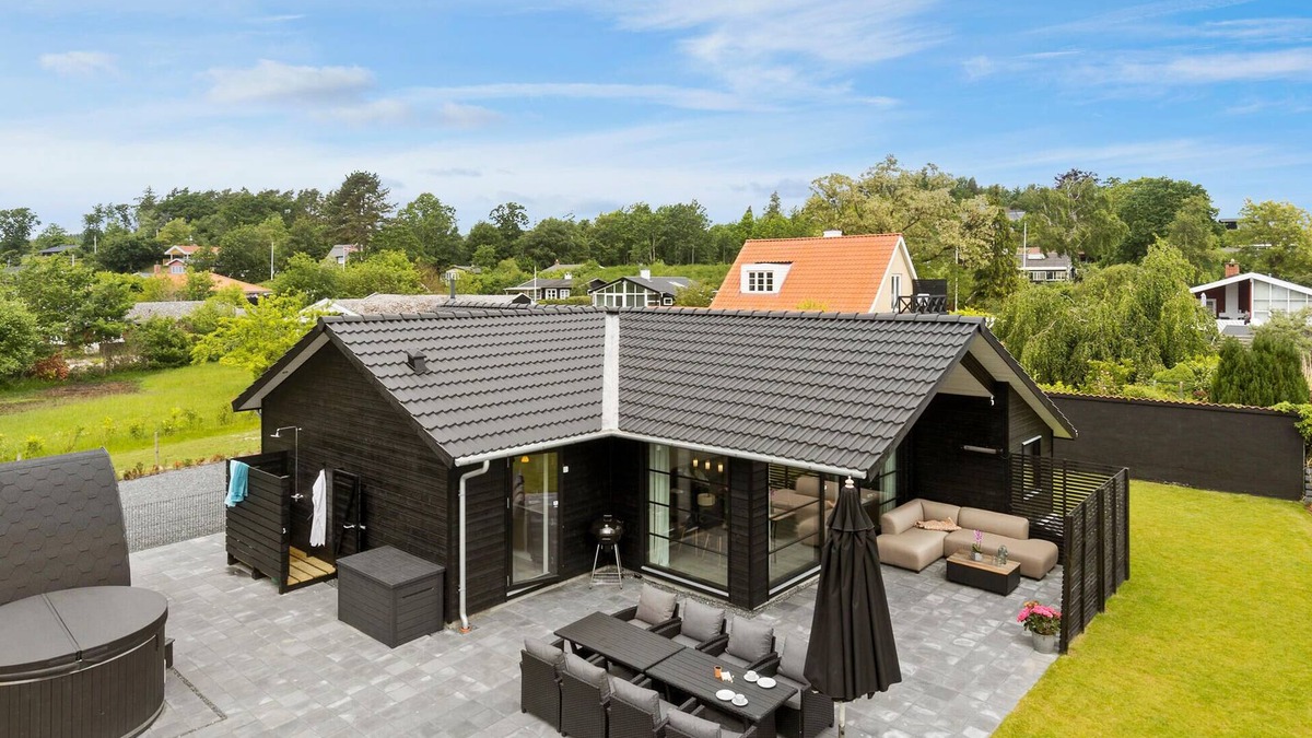 Lyngsbæk Strand House | Amazing home in Ebeltoft with kitchen