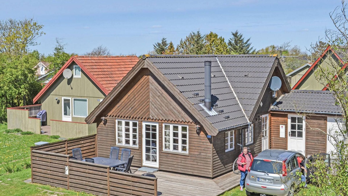 Falen House | Amazing home in Hemmet with kitchen