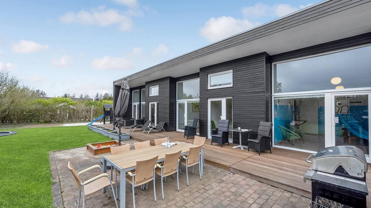 Bork Havn House | Amazing home in Hemmet with sauna