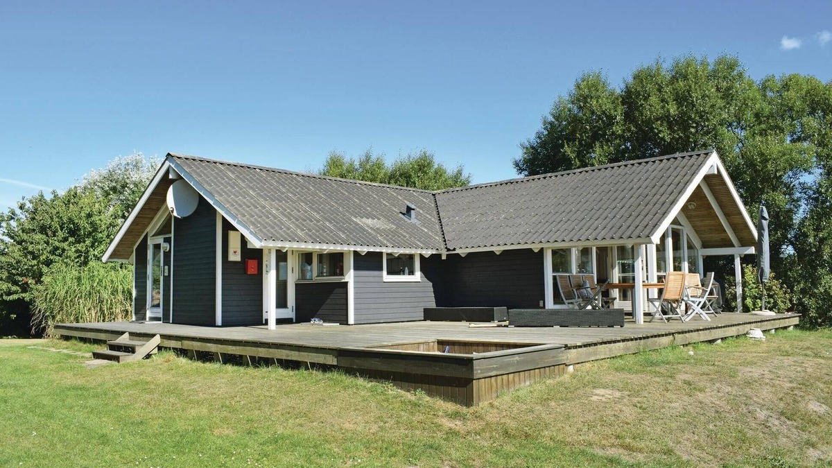 Østerskov House | Amazing home in Humble with sauna