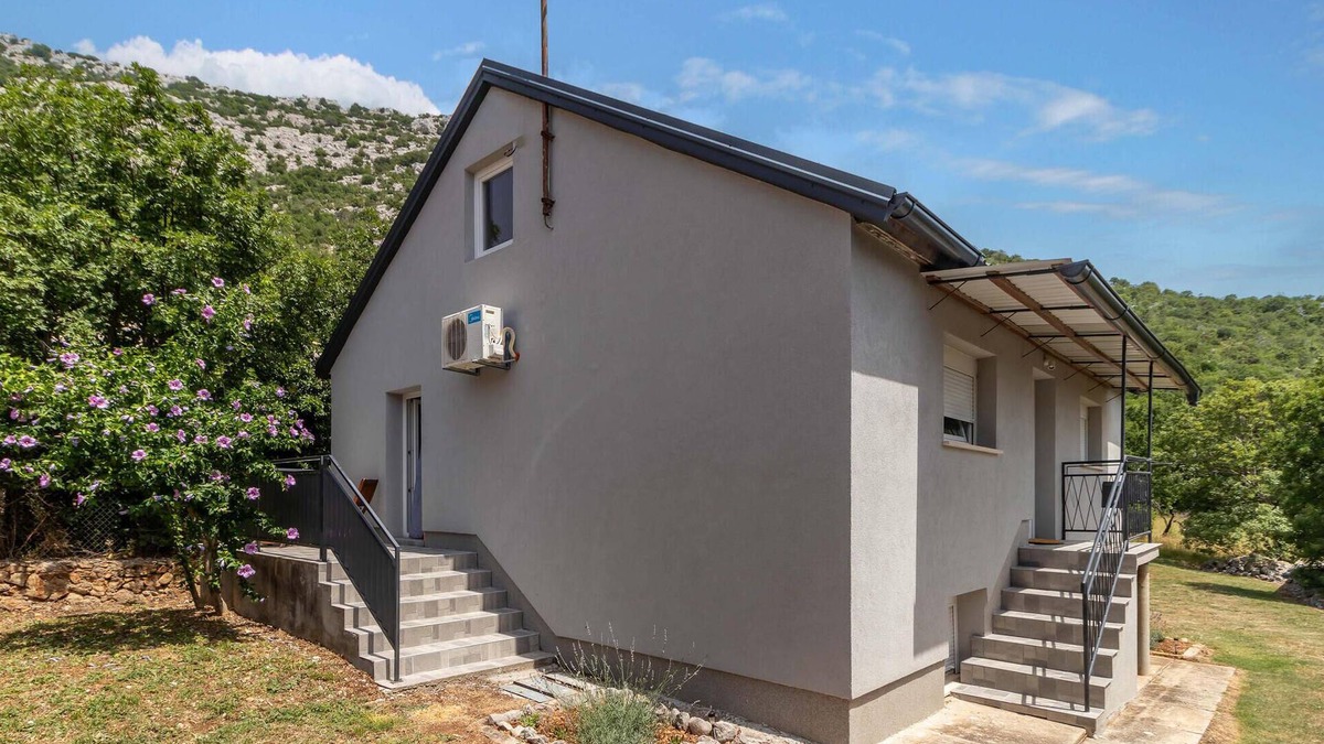 Karlobag House | Amazing home in Karlobag with WiFi