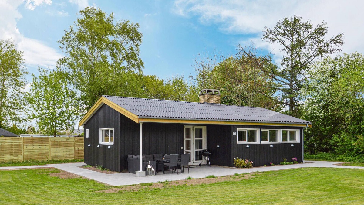 Strøby Egede House | Amazing home in Køge with kitchen