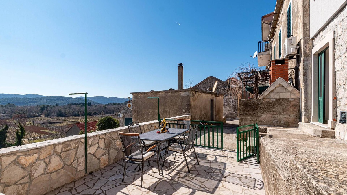 Kuna Peljeska House | Amazing home in Kuna with kitchen