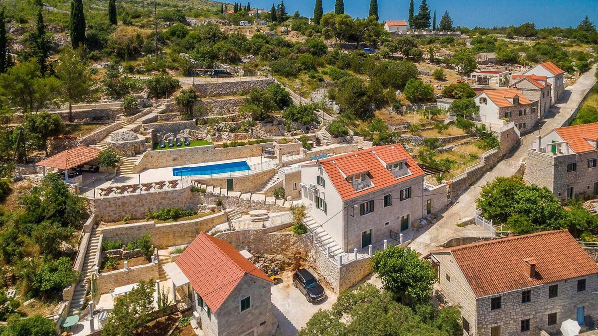 Lozisca House | Amazing home in Lozisca with WiFi