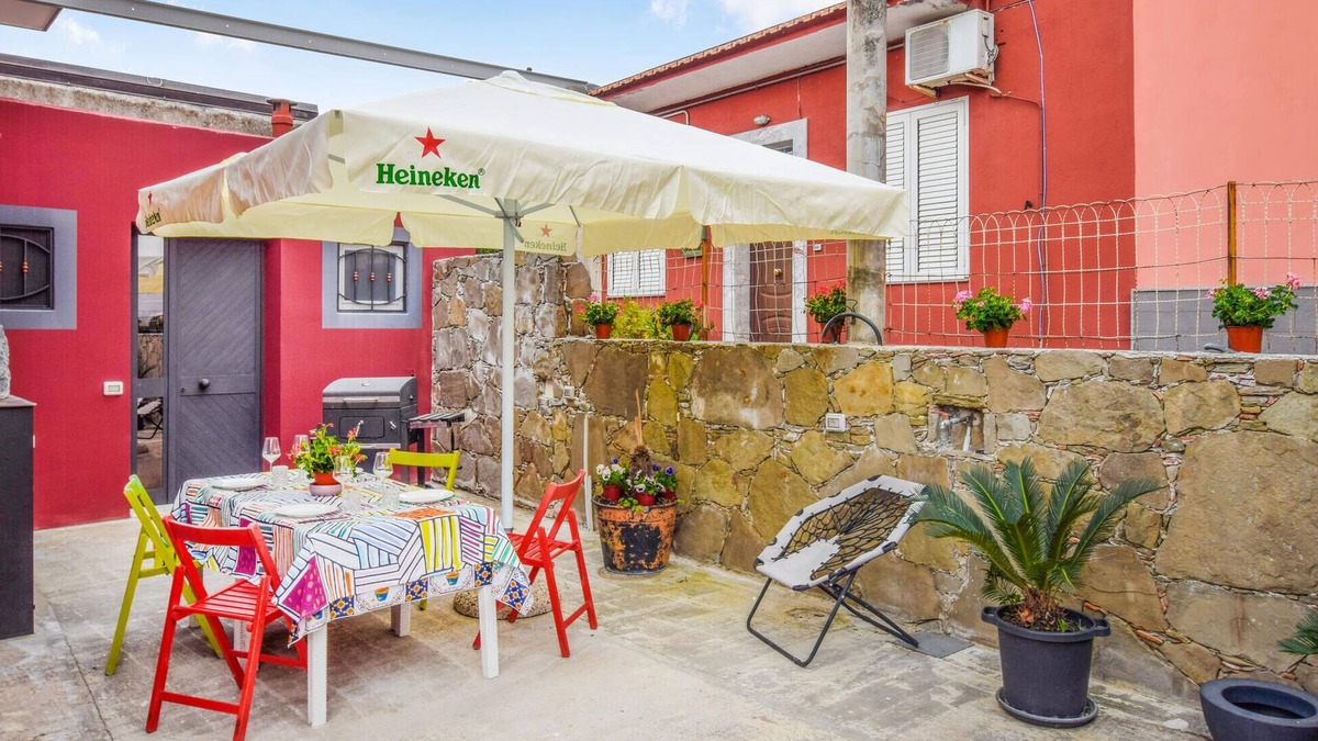 Mitogio House | Amazing home in Mitogio with WiFi