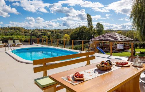 Petrinja House | Amazing Home In Petrinja With Wi-Fi