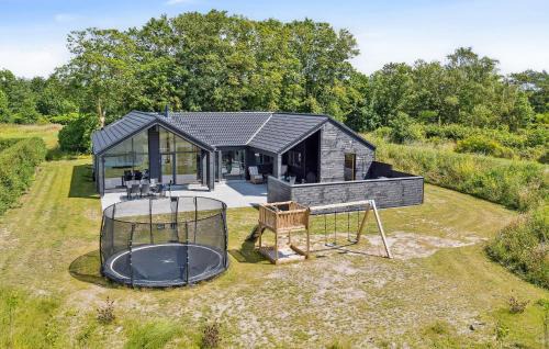 Kramnitse House | Amazing Home In Rødby With Wifi