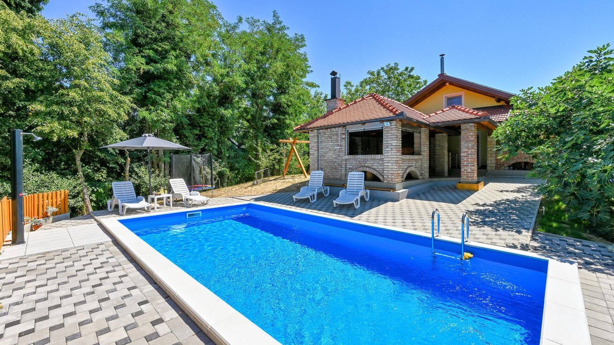 Sveti Ivan Zelina House | Amazing home in Susobreg with WiFi