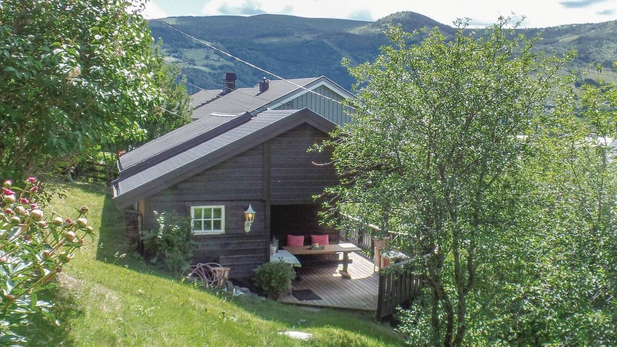 Vagamo House | Amazing home in Vågå with kitchen