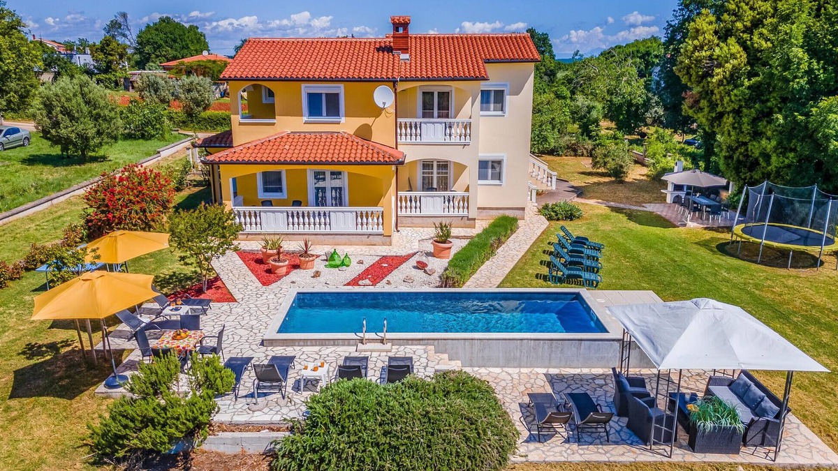 Valtura House | Amazing home in Valtura