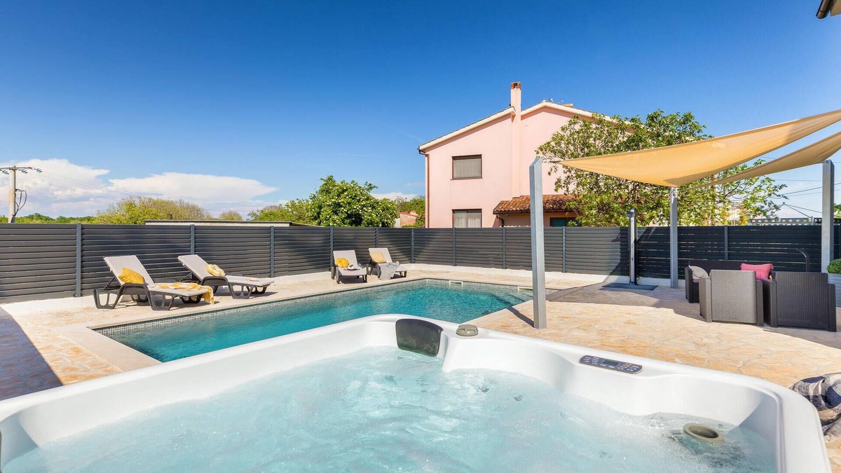 Valtura House | Amazing home in Valtura