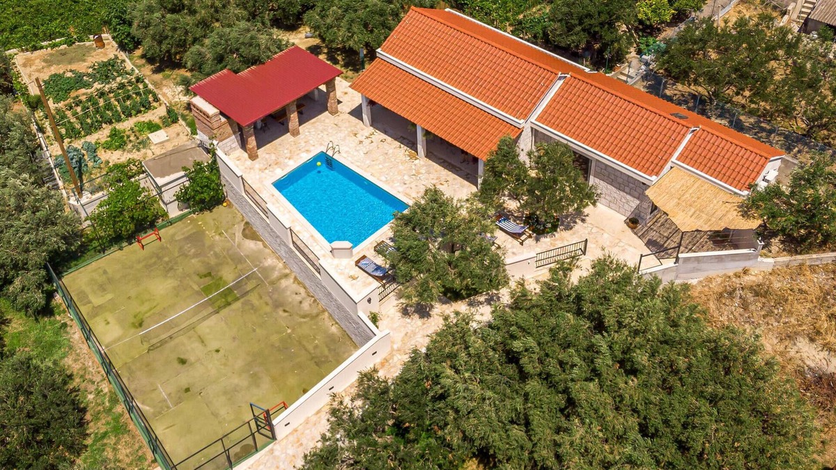 Zrnovnica House | Amazing home in Zrnovnica