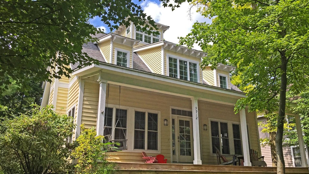 Union Pier House | Amazing Home with Entertainment Room, Firepit, AC, Patio, WiFi, Yard & Pool