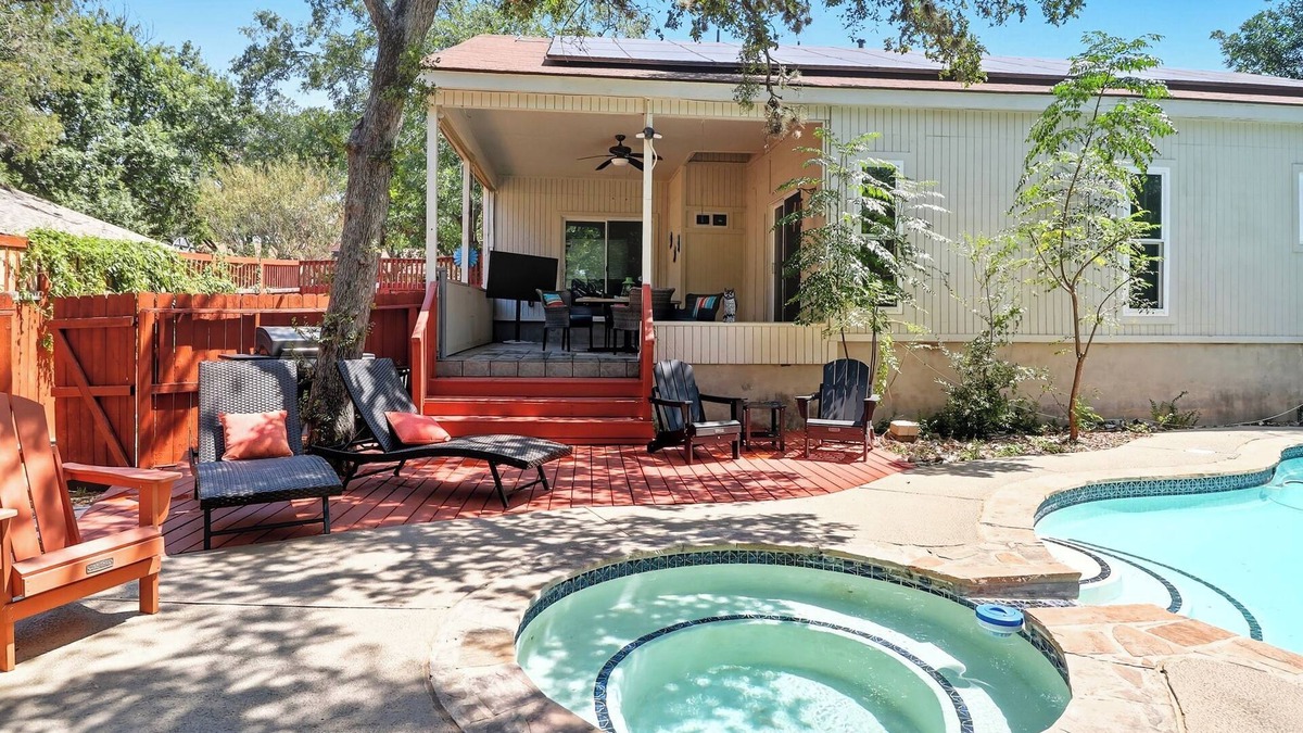 North San Antonio - SAT House | Amazing home with Pool, Jacuzzi, Fire Pit, near Airport, Sea World & River Walk