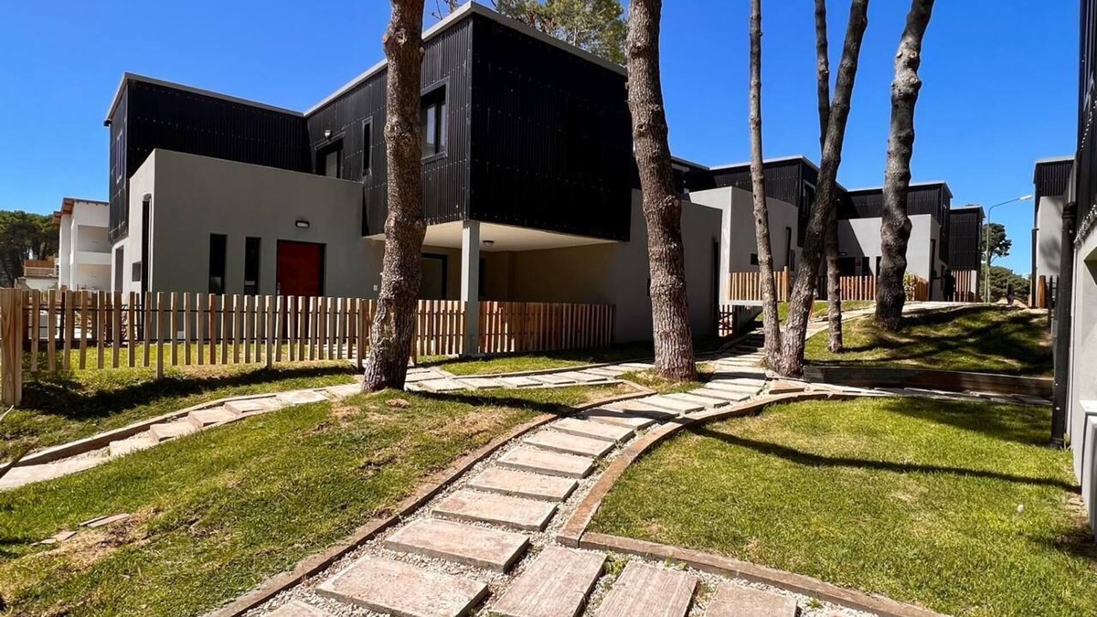 Pinamar House | Amazing House in the Pinamar Forest with Barbecue and Private Garden