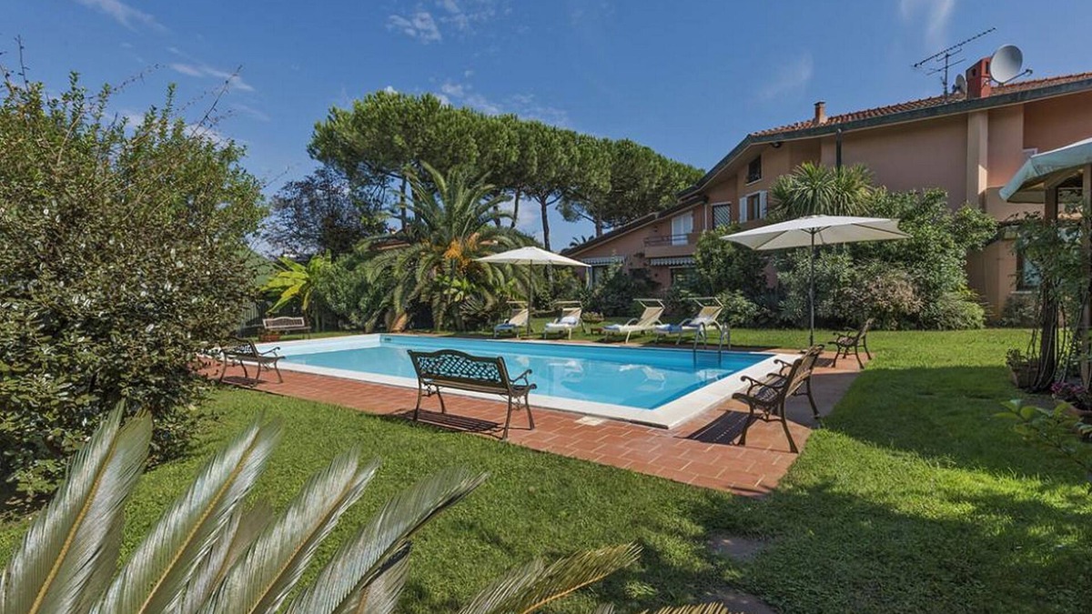 Lido di Camaiore Cabin | Amazing house with beautiful views and spacious heated pool