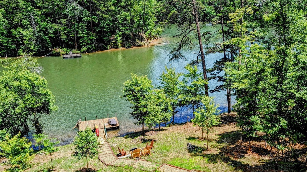Mill Spring Apartment | Amazing Lake Adger Getaway, Apple Festival Time! Pumpkin Patches, Zip Lining.