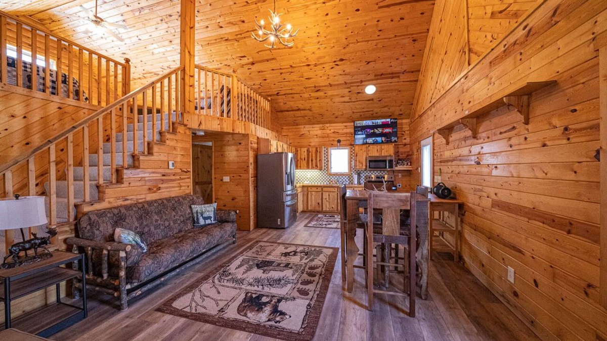 Wheeler Cabin | Amazing Lake of the Woods 2-bedroom cabin with loft and man cave in Baudette, MN