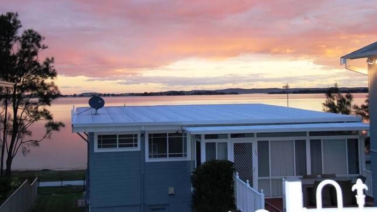 Buff Point House | Amazing Lake View on Budgewoi Lake