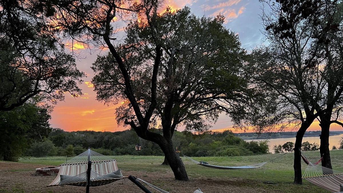 Laguna Park House | Amazing Lake Views, Relaxing Retreat, Stunning Sunrise & Sunsets, Walk to Water
