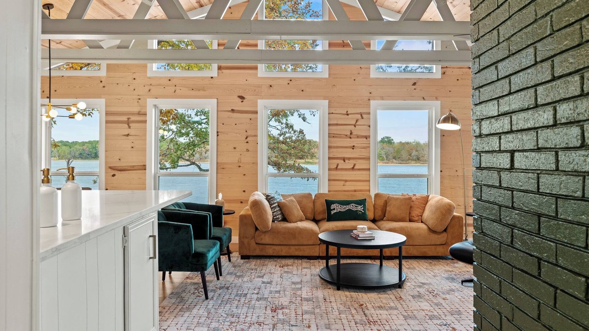 Gober House | Amazing Lakefront Fun, Game Night, Views on Deck