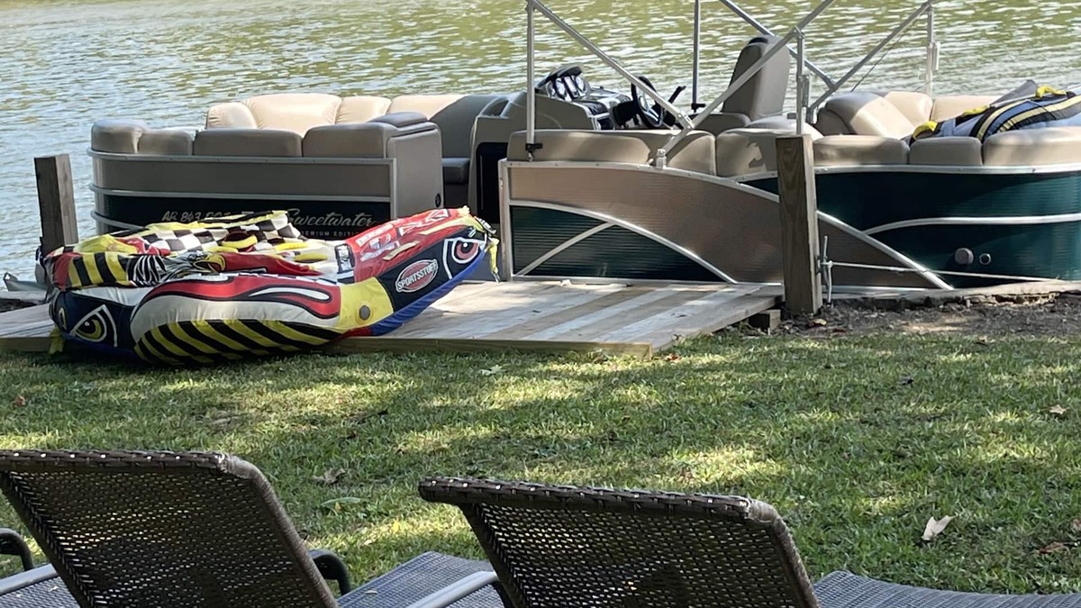 Mid America House | Amazing lakefront house- DISCOUNTED RATES!