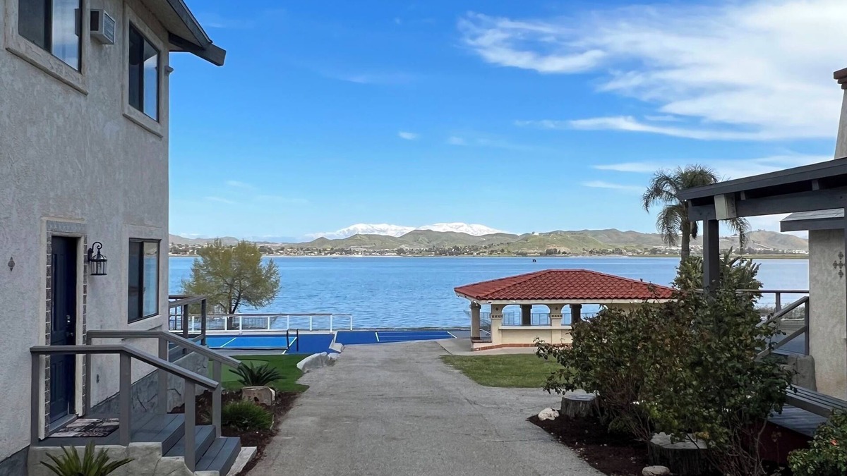 Lakeland Village House | Amazing, Lakeside Pickleball Retreat with 2 courts swim spa & outdoor kitchen